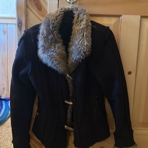 Skea faux fur suede coat .. needs cleaned but in excellent condition! Deal